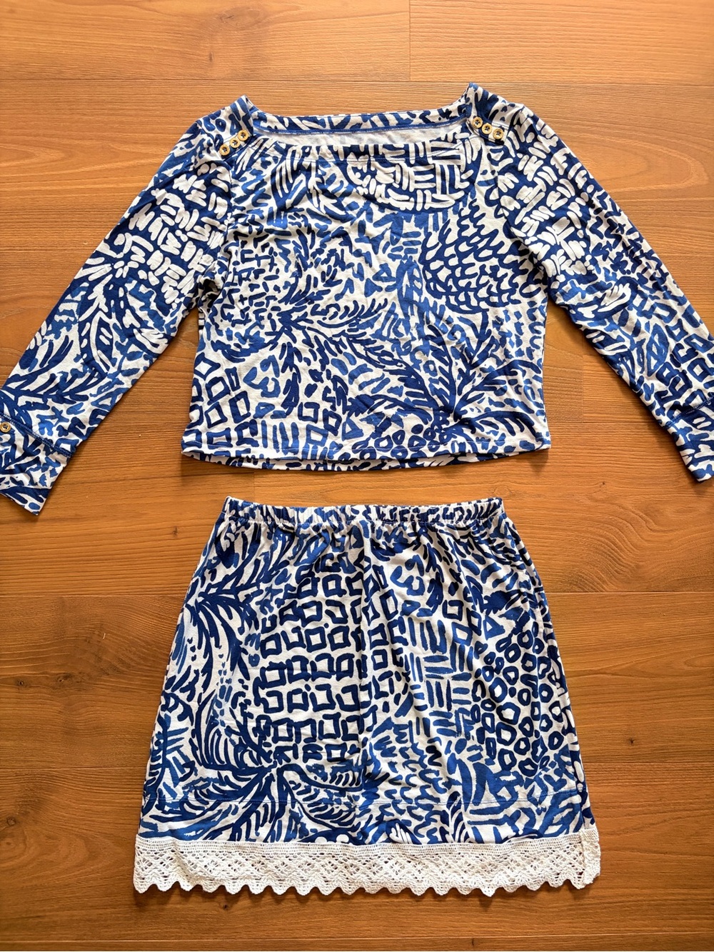 One of a kind! Lilly Pulitzer Two Piece Skirt Set Indigo Home Slice Pineapple